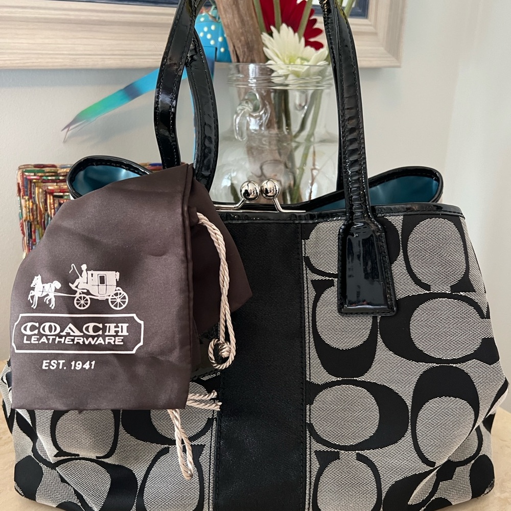 COACH HANDBAG